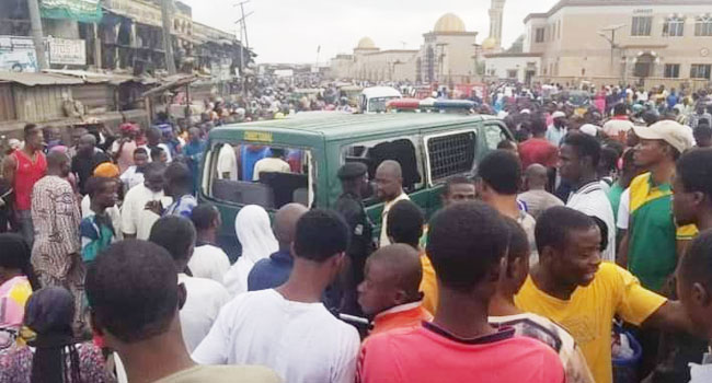 Prison-Bus crashed in Kwara Market.