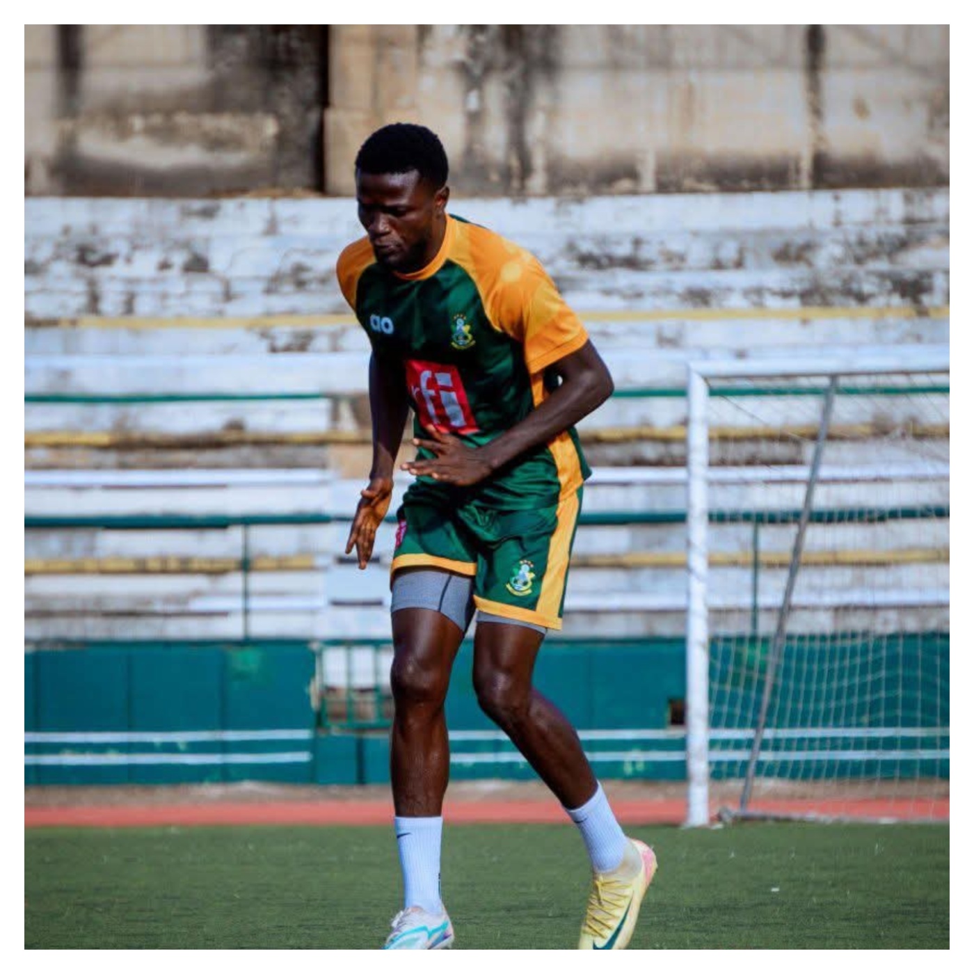 Shooting Stars sign Olakunle Akala from Kano Pillars during contract signing.