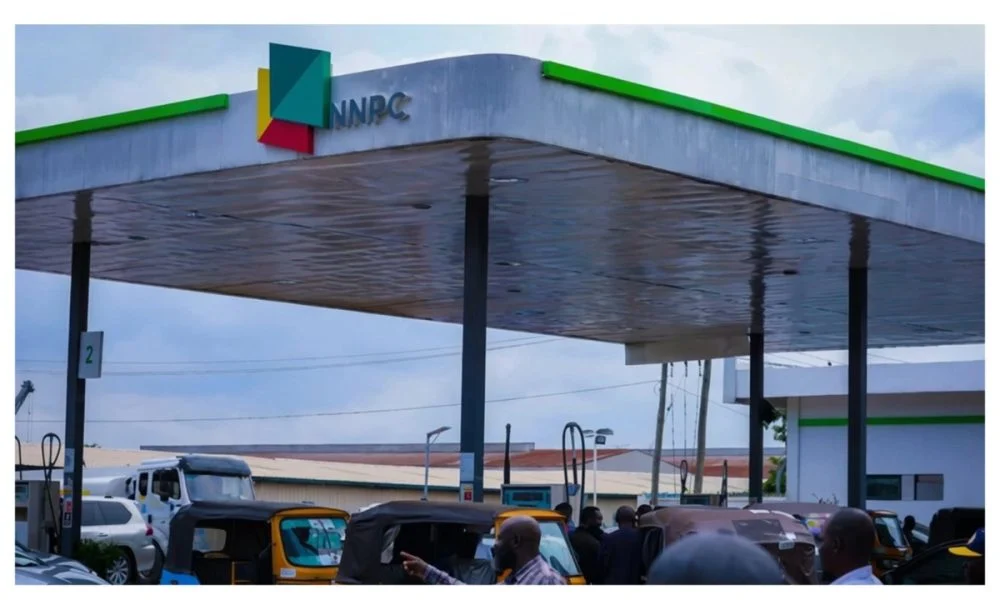 NNPCL petrol price drops to N1,370 per litre at an Abuja filling station.