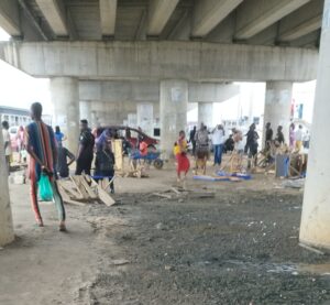 Rumuosi Flyover traders removed as council operatives, police move in
